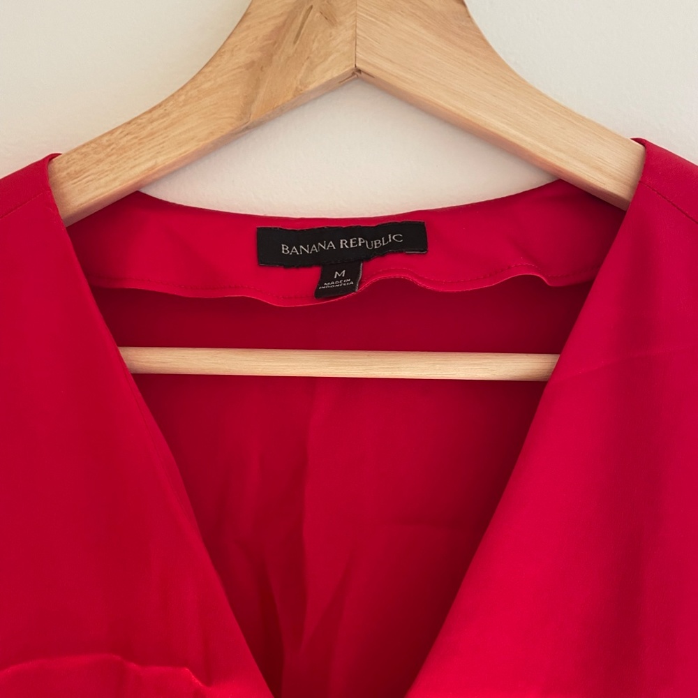 Banana Republic V Neck Button Sleeve Top Red Size Medium - Picture 4 of 6